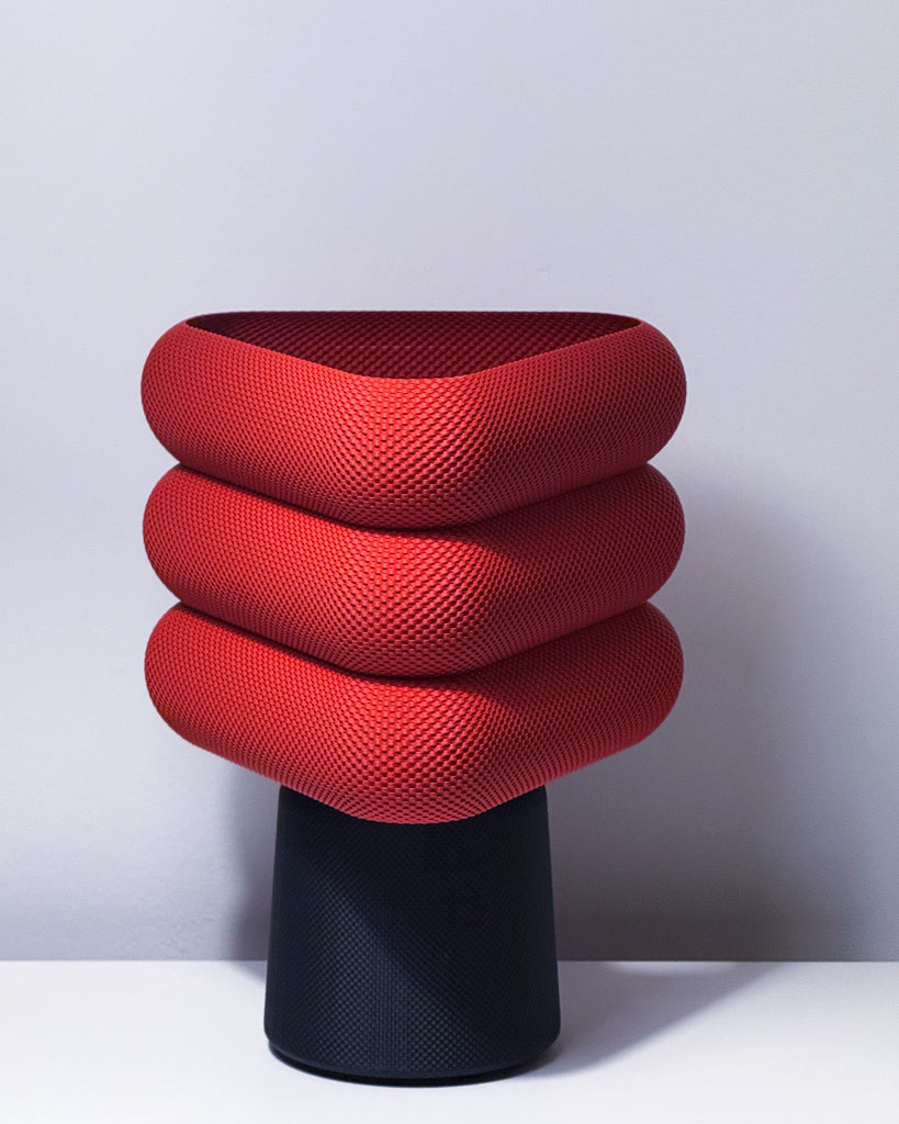 Retro-Tischlampe Lume in Schwarz-Rot mit Korbstruktur, 3D-gedruckt – TAO Dekor