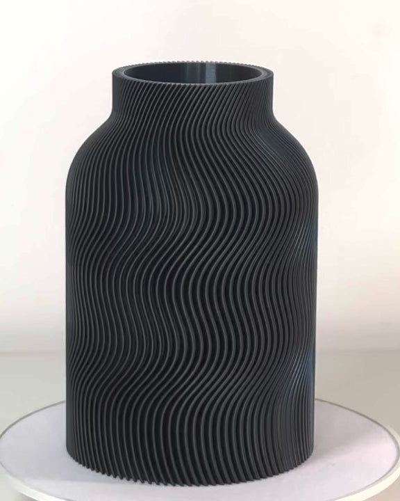 Vase Luna in Phantomblau – changierender Farbwechsel im Licht (Video)